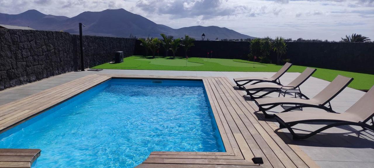 Villa Geneva - Relax Y Diversion Playa Blanca  Exterior photo